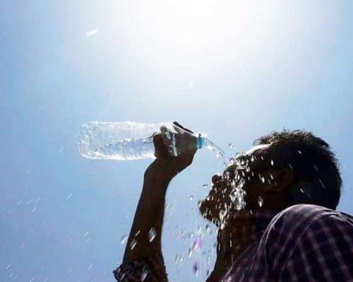 Σε ισχύ έκτακτα μέτρα για καύσωνα- Σταματούν υπαίθριες εργασίες και ντελίβερι