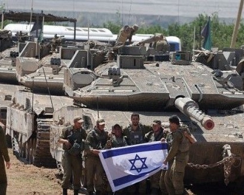 Οι ισραηλινές δυνάμεις σφυροκόπησαν τη Ράφα με άρματα μάχης