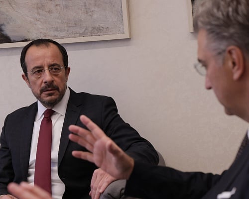 Η δύσκολη εξίσωση του ανασχηματισμού Η δύσκολη εξίσωση του ανασχηματισμού