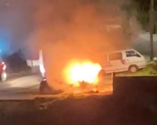 Εμπρησμός τεσσάρων αυτοκινήτων σε γραφείο ενοικιάσεως οχημάτων στη περιοχή Πύλας
