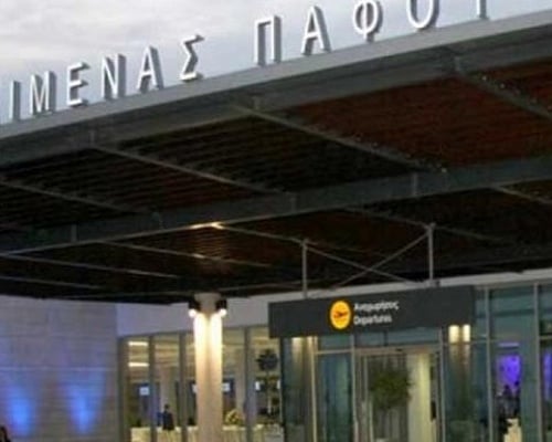 Ταξίδευε με το παιδί της και κουβαλούσε πάνω από 160 κούτες τσιγάρα στην βαλίτσα της