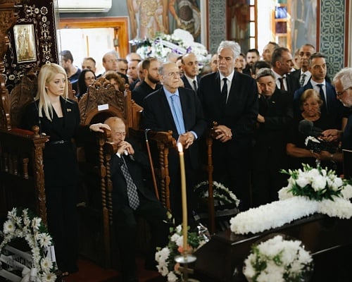 Το τελευταίο «αντίο» στην Καίτη: Οι επικήδειοι που συγκίνησαν όσους παρευρέθηκαν στην κηδεία