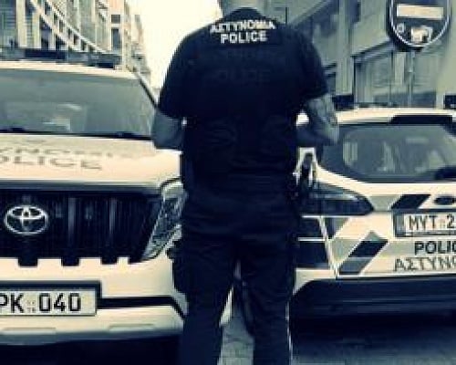 Χτύπησαν με ρόπαλο και προσπάθησαν να απαγάγουν 46χρονο τρία πρόσωπα στη Λάρνακα-Χειροπέδες σε 25χρονο