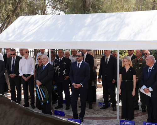 Ο Πρόεδρος της Δημοκρατίας κατέθεσε στεφάνι στο Μνημείο Αντιστασιακών