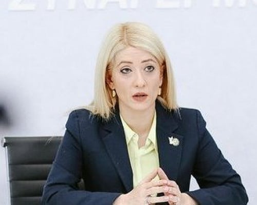 Μήνυμα Αννίτας για ισχυρό ΔΗΣΥ με καρφιά σε ΕΛΑΜ και αναφορά σε Φειδία-«Αποφυγή λαϊκισμού για φθηνούς πολιτικούς πόντους»