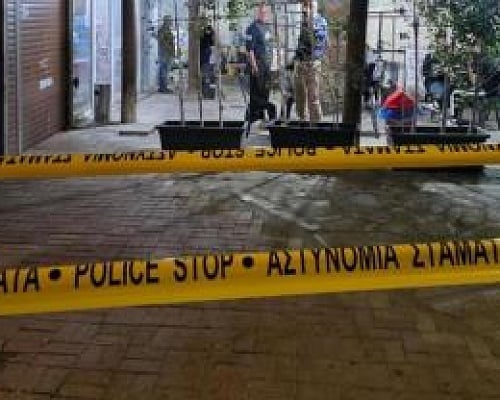 Μαχαίρωσε τον 26χρονο ενώ βρισκόταν στο αυτοκίνητο ο 58χρονος-Άνοιξε την πόρτα του συνοδηγού και συνέχισε την επίθεση