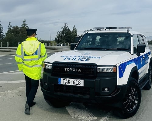 Έσκασε το λάστιχό του στο highway, πώς προκλήθηκε τροχαίο με τρεις τραυματίες