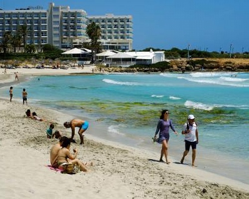 Διακοπές στην Κύπρο: Γιατί θα ξοδέψεις ίδια ή και λιγότερα από ότι στο εξωτερικό