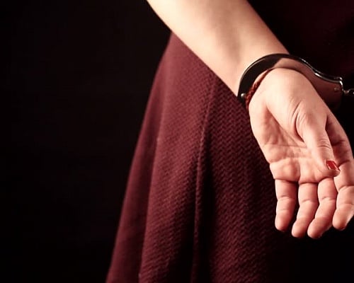 Ξάφρισε 130.000 ευρώ δίνοντας υποσχέσεις ότι θα πουλήσει ακίνητά τους στα κατεχόμενα