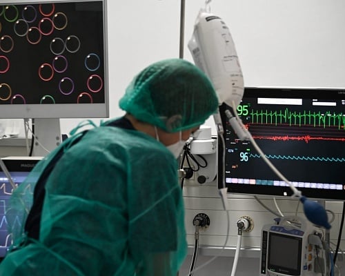 Αυξήθηκαν οι νοσηλευόμενοι λόγω θερμοπληξίας, ποια η κατάσταση της υγείας τους