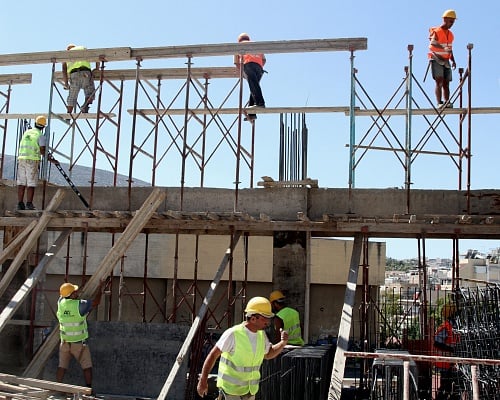 Έτσι βρήκε τραγικό θάνατο ο 21χρονος εργάτης, προσπάθησε να συγκρατήσει την κατασκευή και καταπλακώθηκε