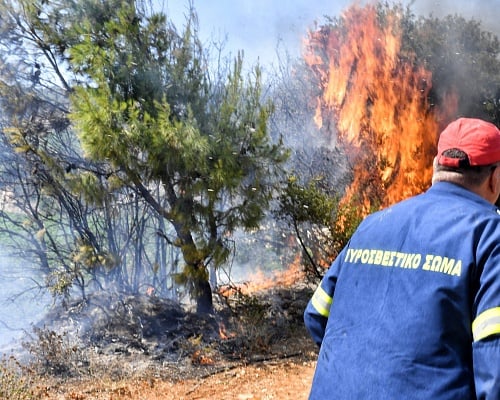 Σε επίπεδο «Κόκκινου Συναγερμού» την Παρασκευή ο κίνδυνος πρόκλησης δασικών πυρκαγιών