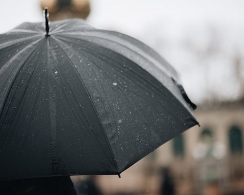 Αραιή σκόνη στην ατμόσφαιρα – Έρχονται βροχές και πτώση της θερμοκρασίας