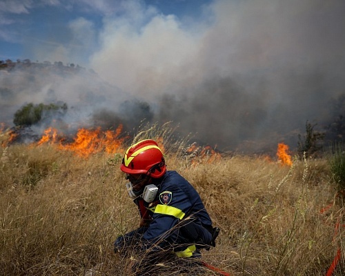 Πυρκαγιά στο Γούρρι: Ενισχύονται οι δυνάμεις πυρόσβεσης Τέσσερα εναέρια μέσα στη μάχη με τις φλόγες