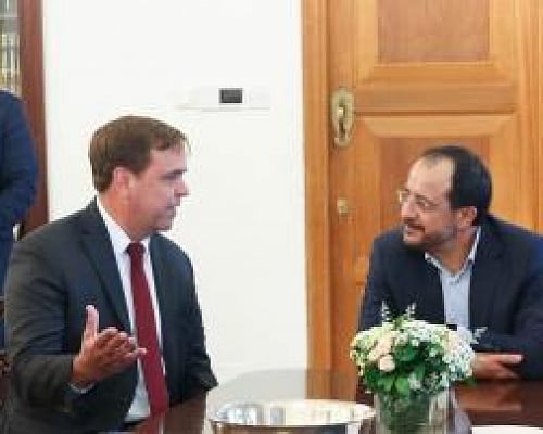 Κάποιοι παραπονέθηκαν στους Αμερικάνους που ανακατεύθηκε το FBI στα οικονομικά σκάνδαλα