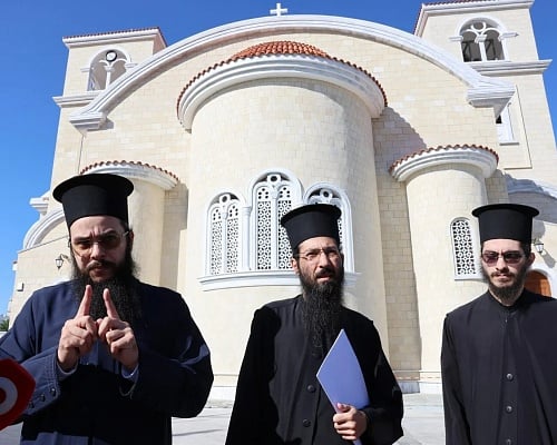 Από αναβολή σε αναβολή η υπόθεση Νεκταρίου και Πορφυρίου