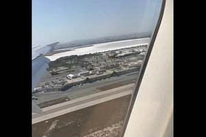 ΒΙΝΤΕΟ: Η στιγμή που αεροπλάνο φτάνει 10 μέτρα πάνω από το έδαφος της Κύπρου και αποχωρεί Ποιοι ήταν οι επιβάτες και ο λόγος